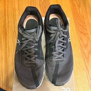 On cloud Cloudflow sneakers